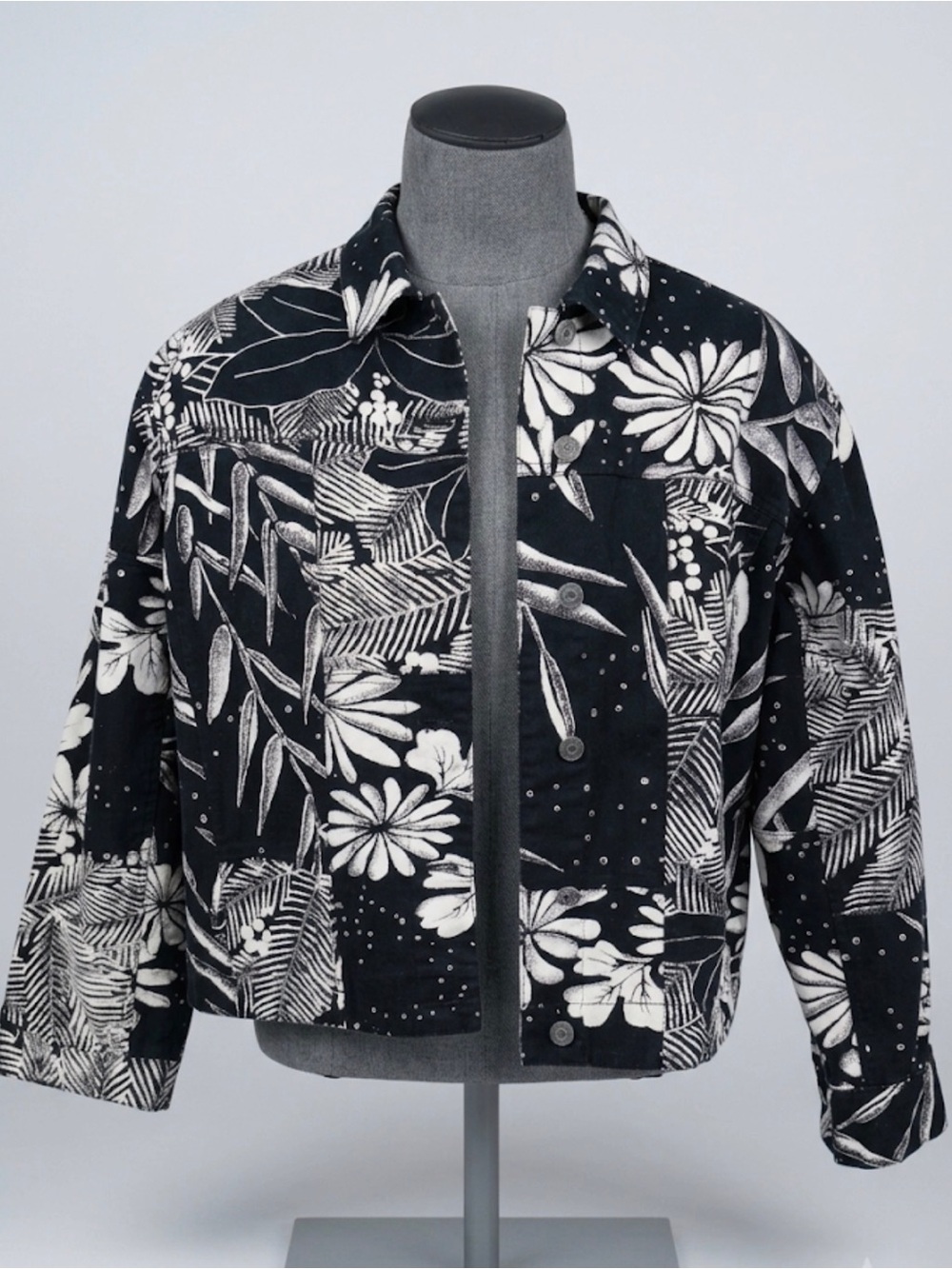 Chico’s Tropical Floral Patchwork Cropped Cotton Jacket Size 3